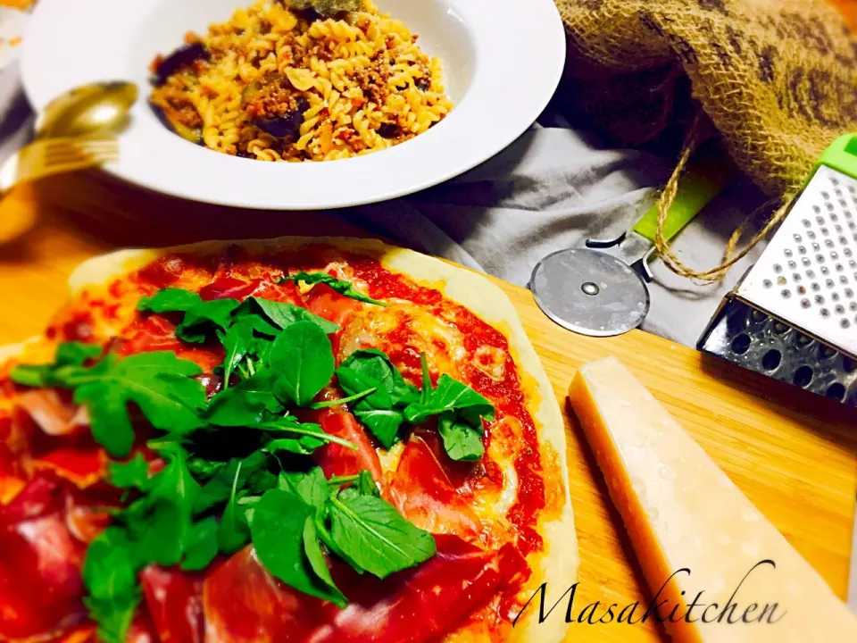 Raw ham pizza with bolognese pasta|Masakiさん