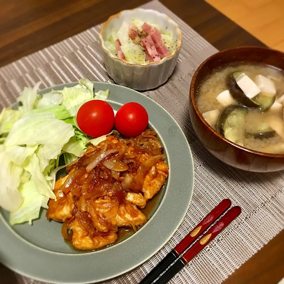 かじきのしょうが焼き
なすとあぶらげと豆腐の味噌汁
きゃべつとベーコンの煮浸し|たまさん