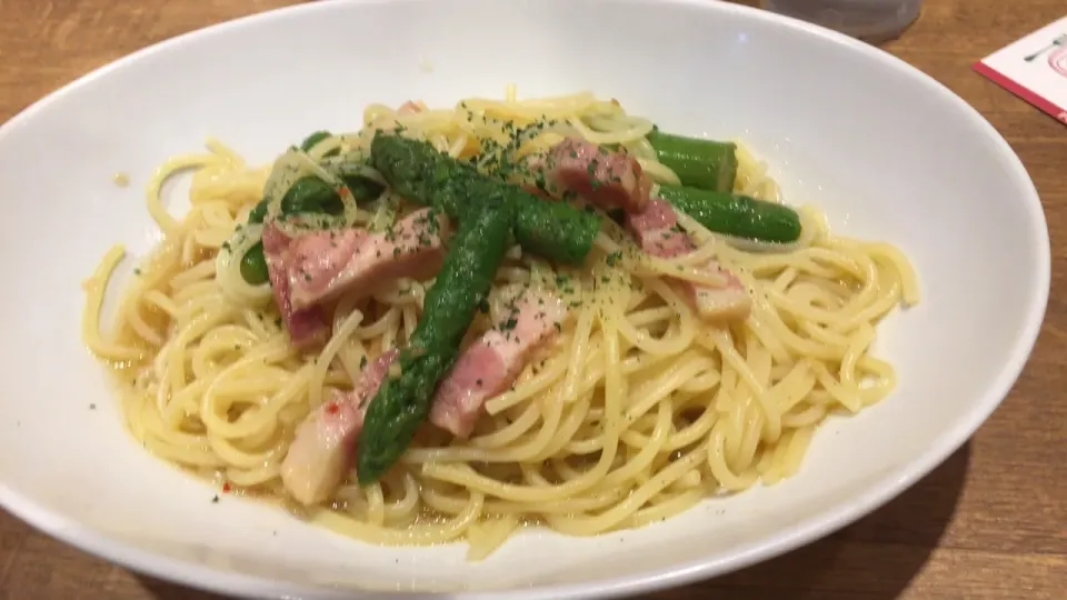 ベーコンとアスパラのパスタ（醤油味）|おっちさん