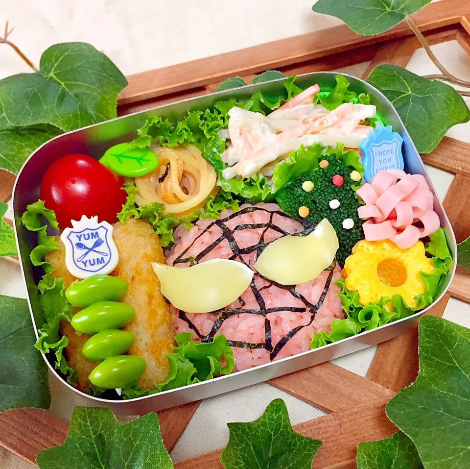 スパイダーマン風おむすび弁当|tsumuchiさん