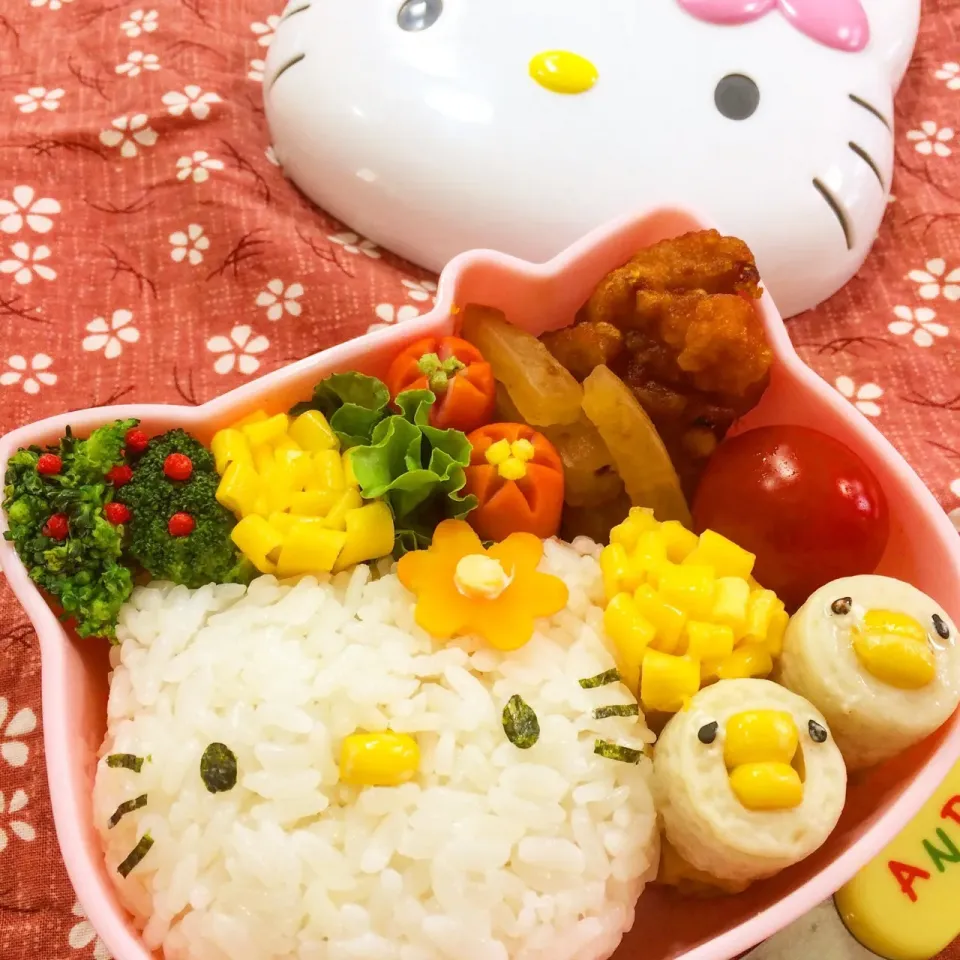 Snapdishの料理写真:キティーちゃんオニギリ弁当🍙|ゆりねかふぇさん