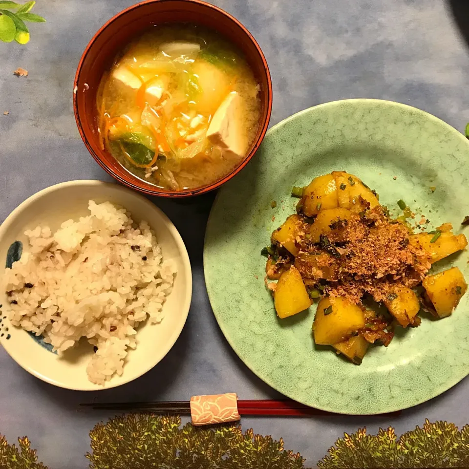 子ども洋食 具沢山味噌汁
液みそ確かに溶けやすい
#液みそ|ゼニコさん