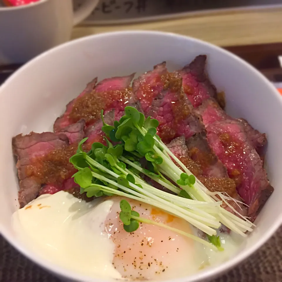 ローストビーフ丼|みつなち☆さん