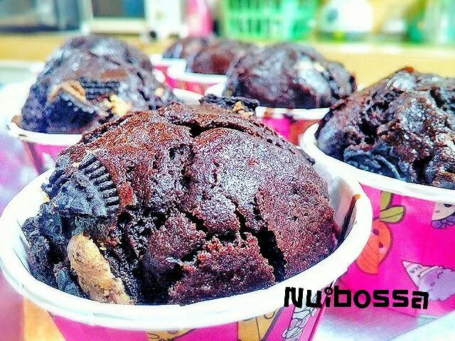 "Chocolate Oreo Cupcake"😋💚💛|nuibossa fb.Nui Bossaさん