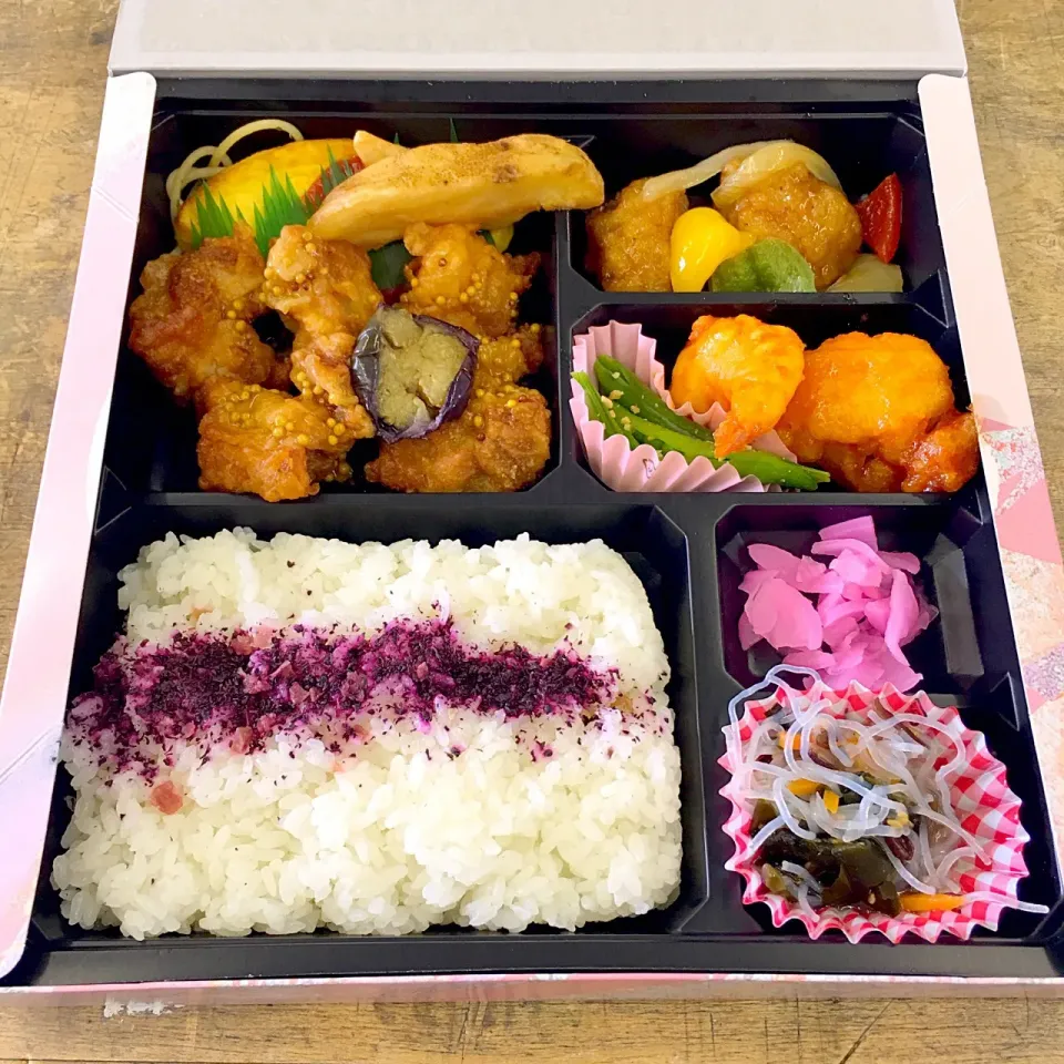 今日のお弁当‼︎ 20 August
#お弁当 #弁当 #obento #bento #仕出し弁当 #揚げ物ばかり #お昼ごはん #昼ごはん #ランチ #lunch|Yoshinobu Nakagawaさん