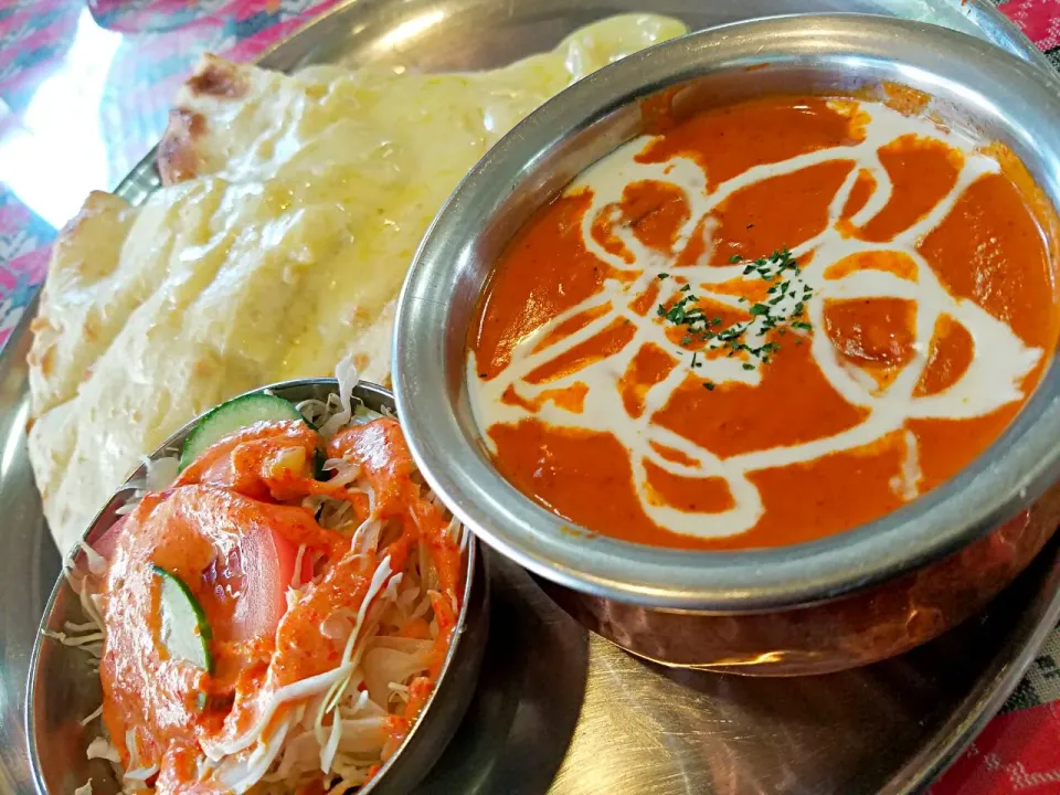 バターチキンカレーとチーズナンのセット|まりなさん