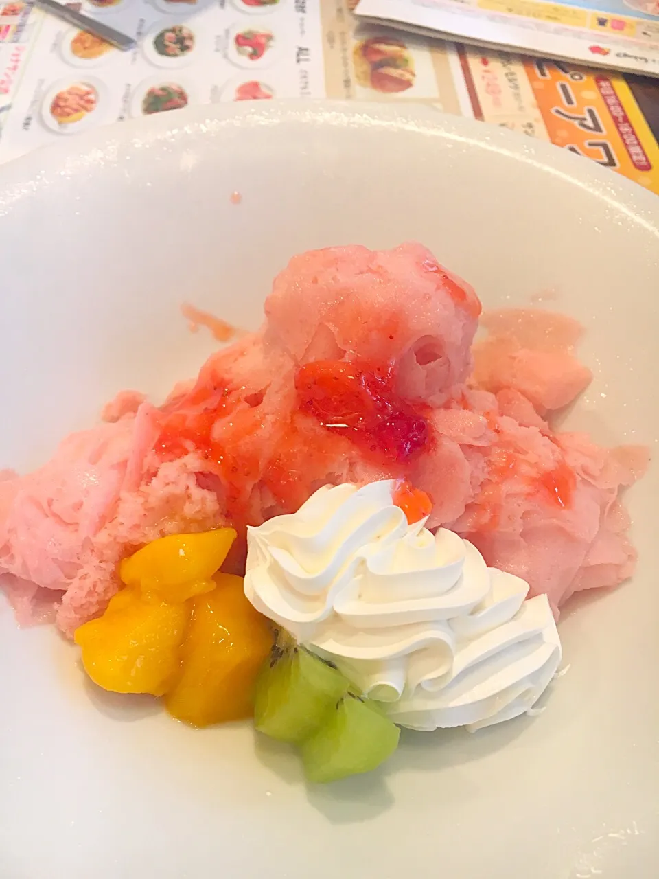 Snapdishの料理写真:スノーアイス ミルキーストロベリー🍓|Sachiyo Hatanoさん