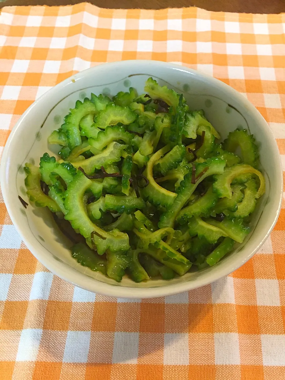 小5夏休みの家庭科の宿題ゆで野菜♪
♡ゴーヤの塩昆布と美味酢和え♡|ごっちさん