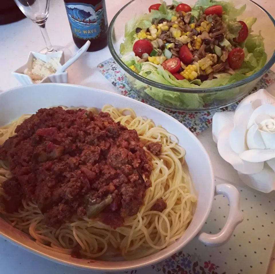 おうちで、がっつり食べたい
ミートソース🍝✨
レタスたっぷりイタリアンサラダを
添えて‥💖|のぶりんさん