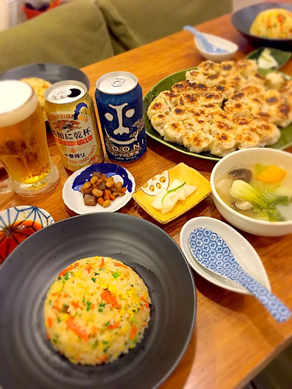 Snapdishの料理写真:一口餃子と、鮭チャーハン🍻|なかじー。さん