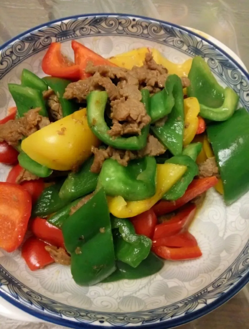 Red Bell Pepper, Yellow Bell Pepper, Green Bell Pepper, Beef|Athenaさん