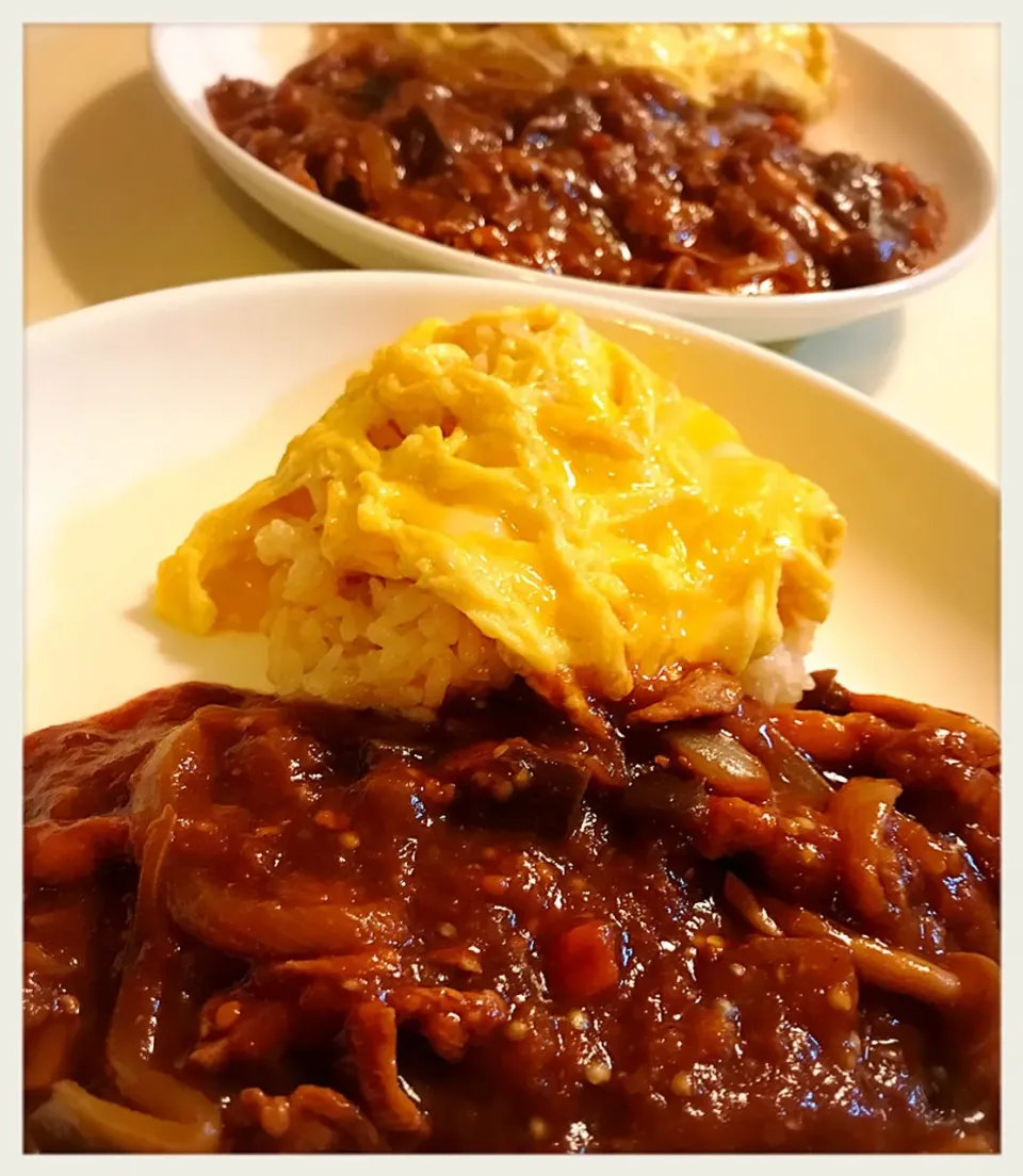 Snapdishの料理写真:オムハヤシ風。Rice omele with hashed meat|toyamadaさん