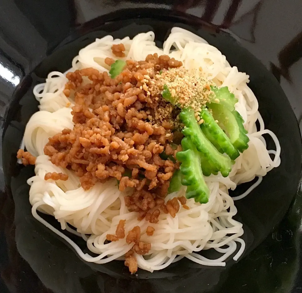 ひき肉とゴーヤのぶっかけ そうめん|あずこさん