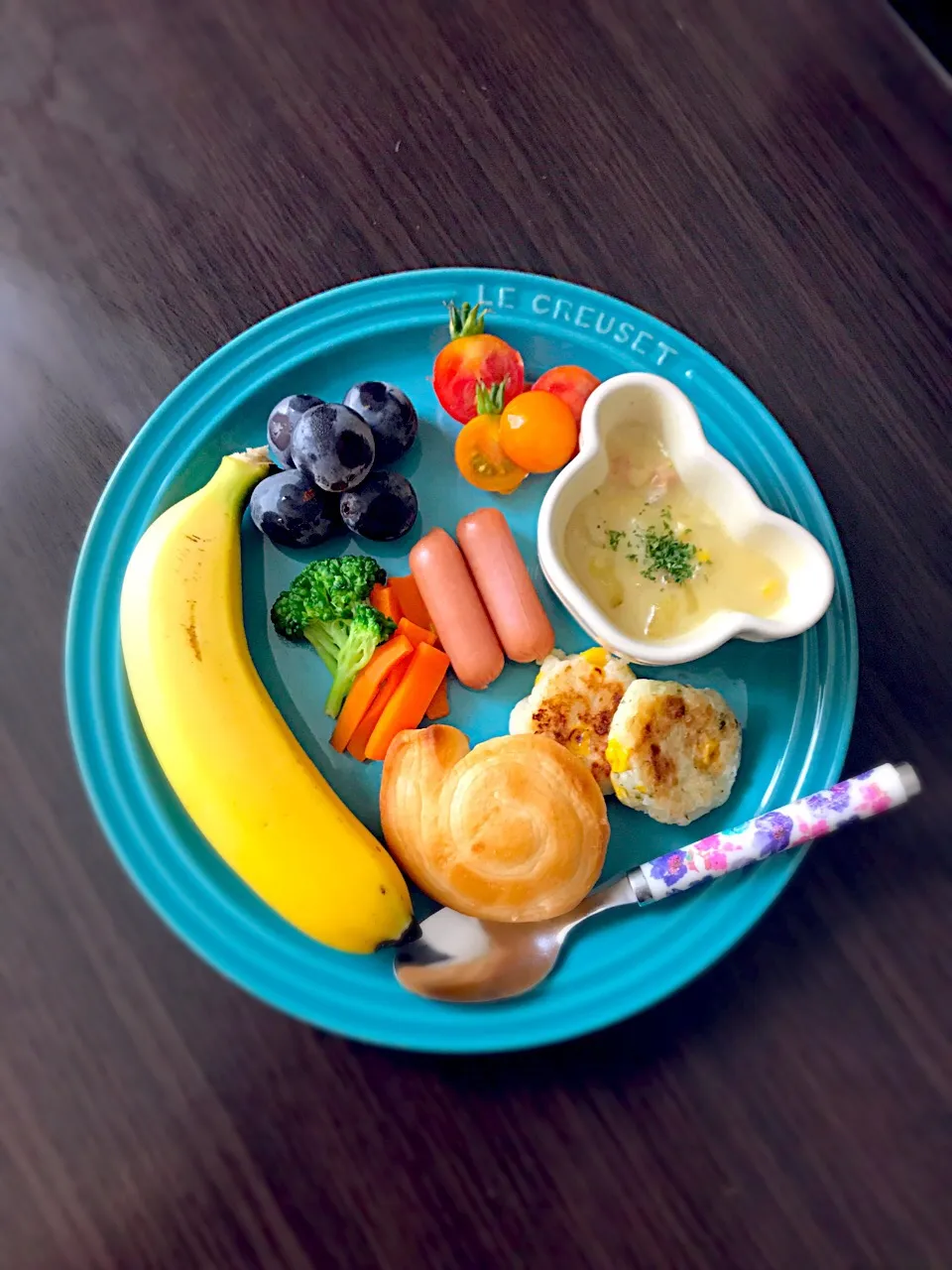 Snapdishの料理写真:8/21❁息子離乳食 朝ごはん☀️
さつまいもシチュー🍠
ミルクロールパン
皮なしウインナー
カラートマト🍅ブロッコリー
バナナ🍌
チーズじゃがコーンおやき🌽
巨峰🍇|つんさん