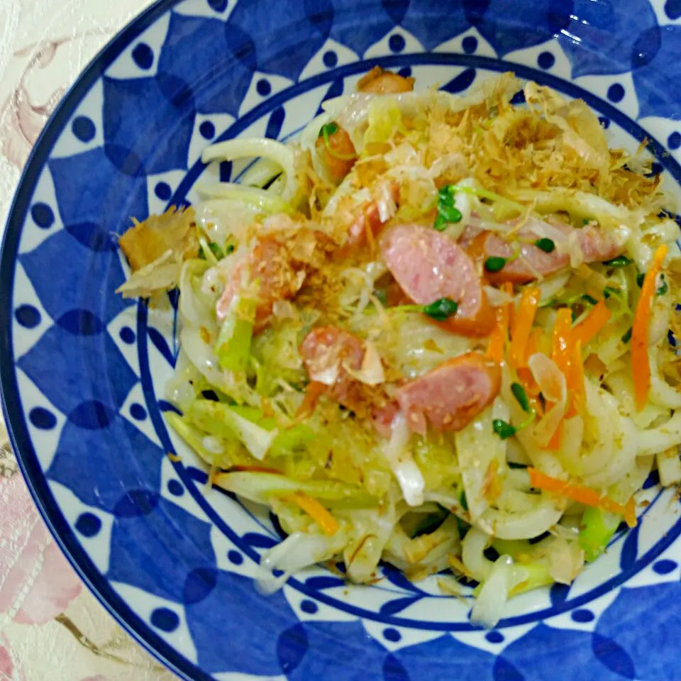 お昼は旦那作　焼きうどん|たえさん