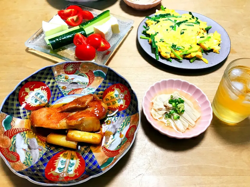 Snapdishの料理写真:赤魚の煮付けで晩ごはん♫
#煮魚晩御飯|シホさん