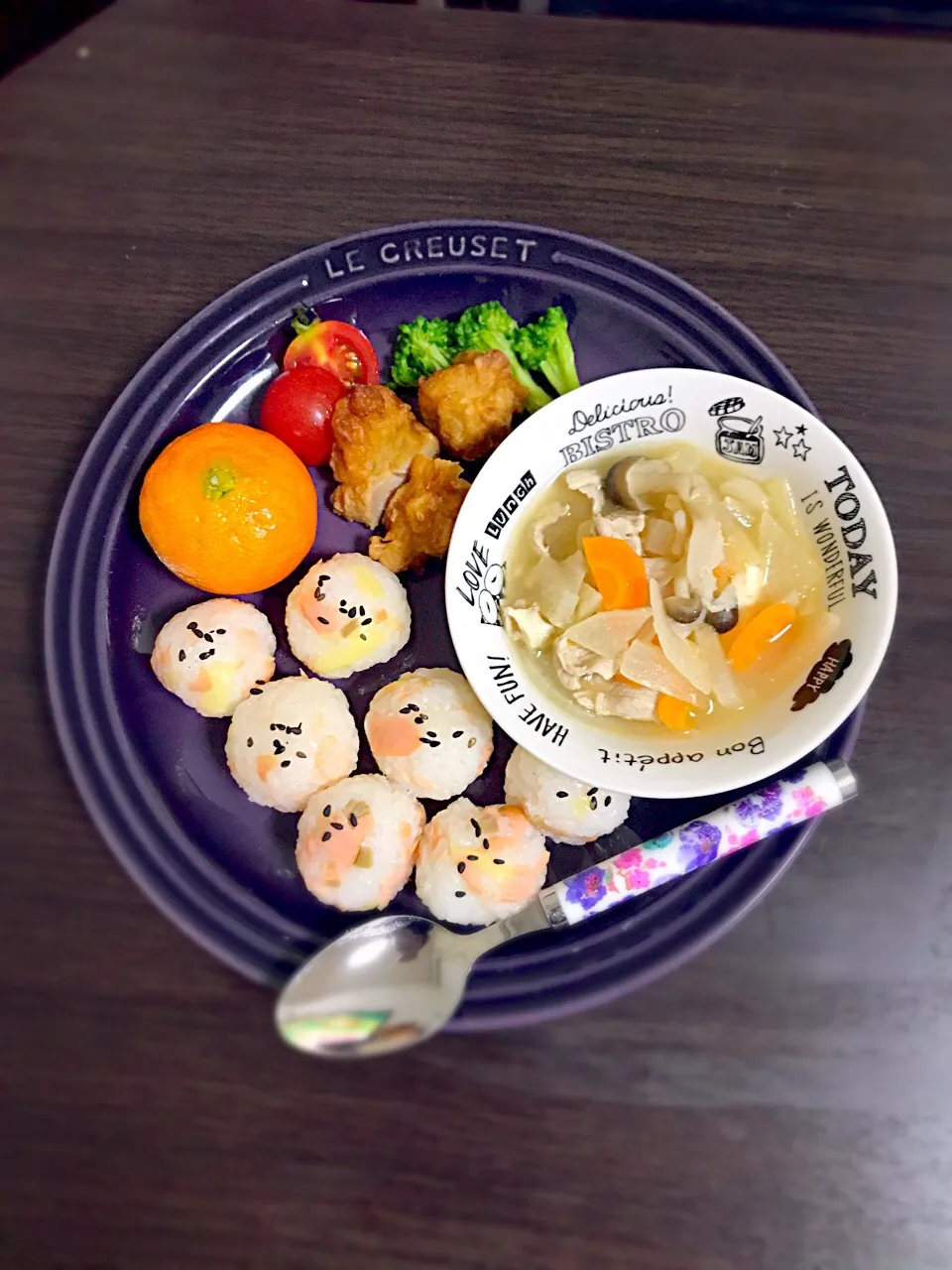 8/21❁息子離乳食 夜ごはん🌟
鮭チーズおにぎり🍙
豚汁🐽
プチトマト🍅ブロッコリー
唐揚げ
みかん🍊
追加・トウモロコシ🌽|つんさん