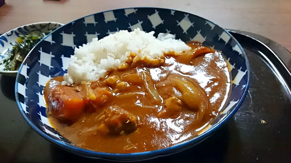 単身赴任の晩ごはん  豚すじ人参と自家製トマトソースのゴールデンバリ辛カレーオールスパイスの風味を効かせて|ぽんたさん