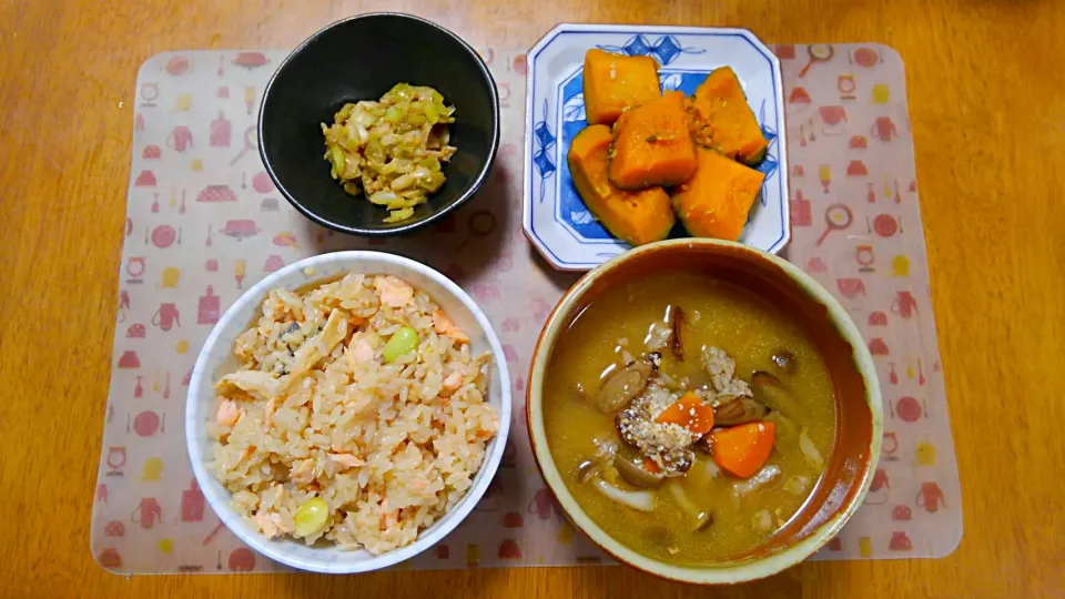 ８月13日　鮭と枝豆の炊き込みご飯　とん汁　ネギナムル　かぼちゃの塩麹煮|いもこ。さん