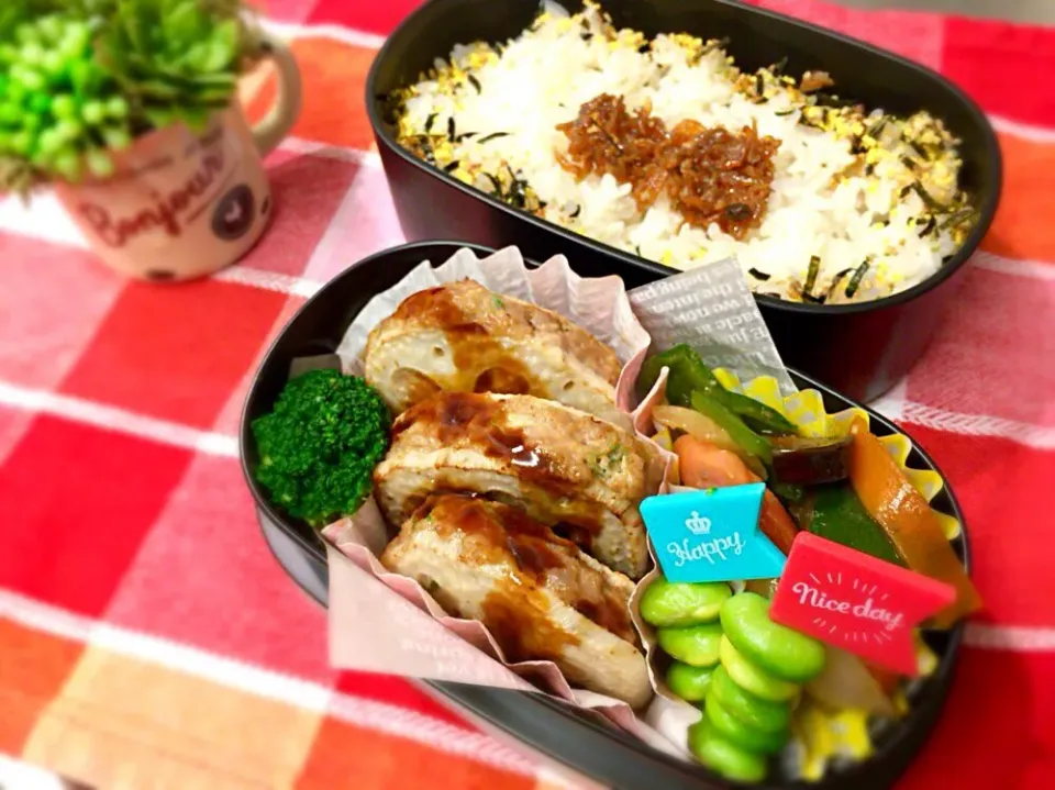 2017.8.22🌞🌱
今日のお弁当🍱
#手抜き弁当🍱 
#れんこんのはさみ揚げ
#ナスとピーマンのオイスター炒め|makkkkkoさん