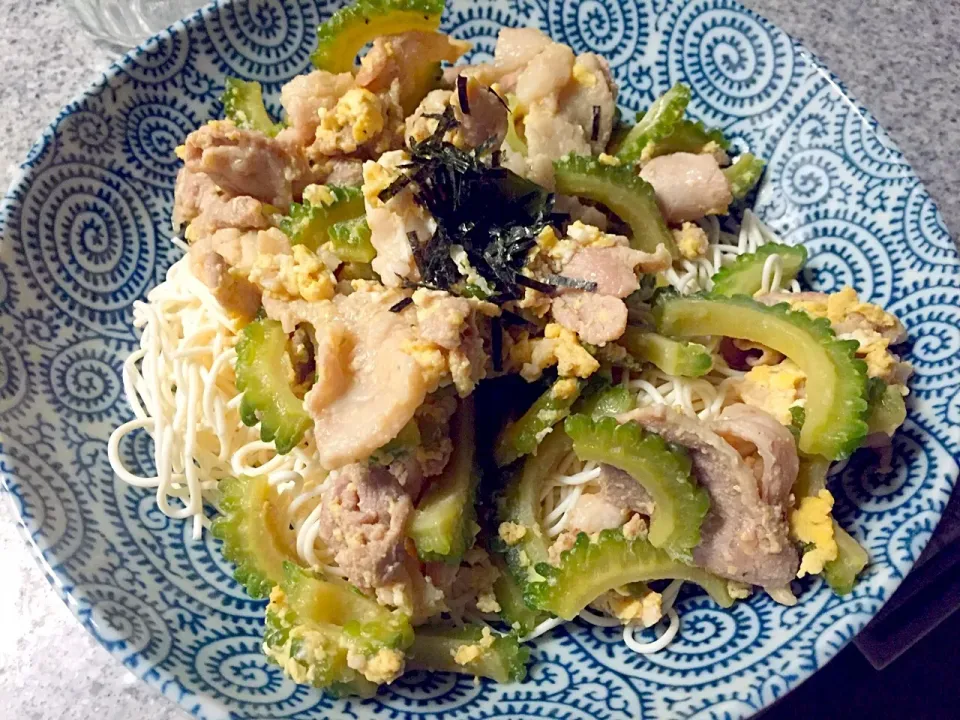 豚肉とゴーヤのチャンプルのせ豆腐麺|ラーメンの小池さん