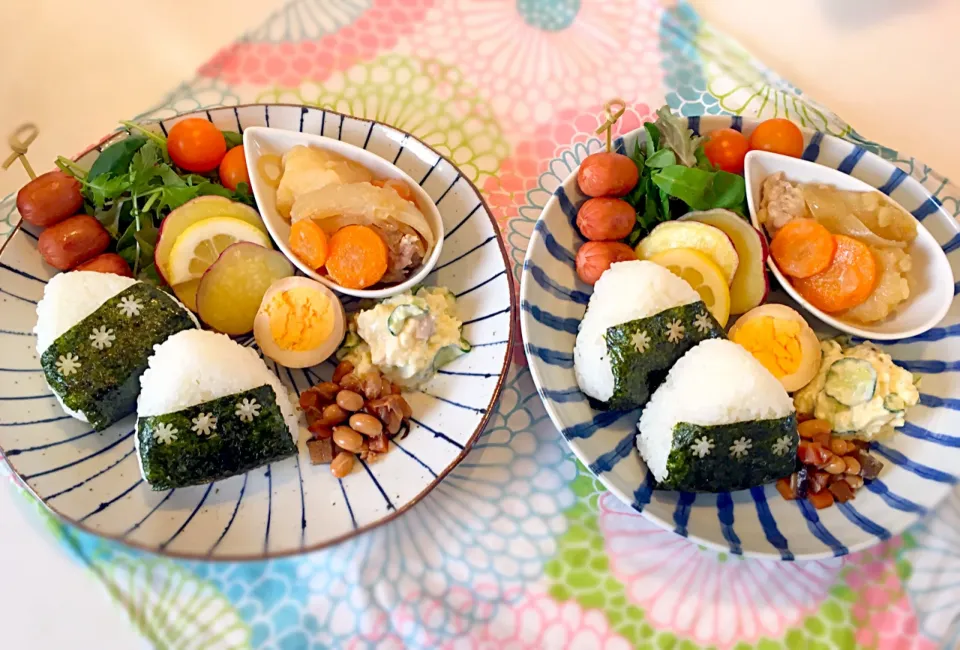 夏休み〜🌴置きランチ19日目🌴
シンプルおにぎり🍙|なかじー。さん