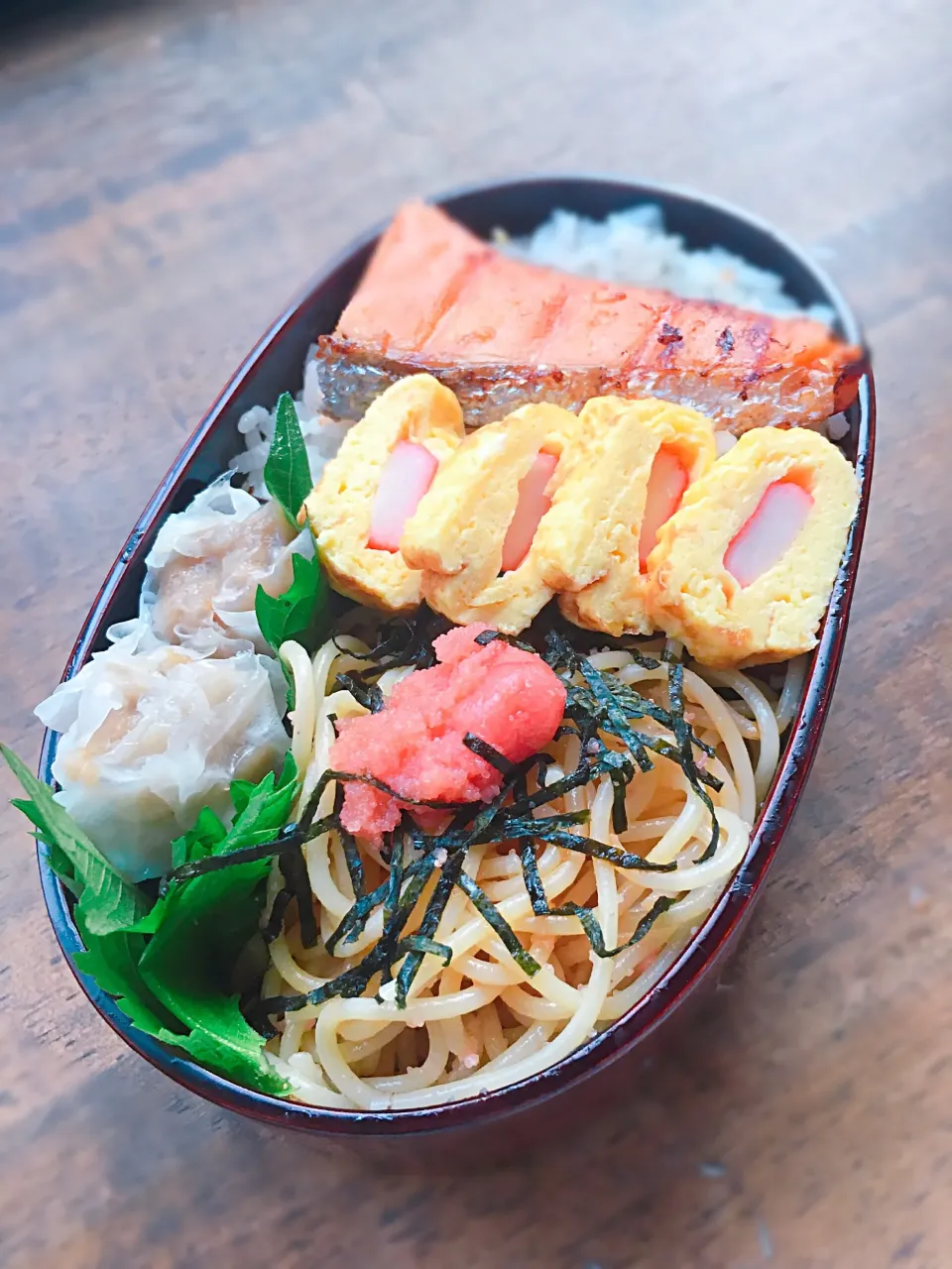 今日のお弁当
・塩鮭
・焼売
・カニカマ入出汁巻き卵
・タラコパスタ|akiさん