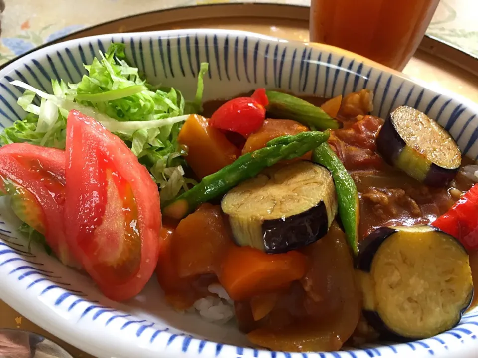 お昼ごはんの夏野菜カレー🍆🥕🍅🍛|ｋｚｓｙｋさん