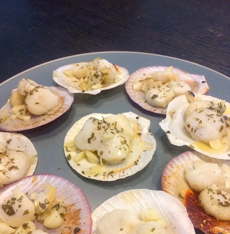 หอยเชลล์เนยกระเทียม Scallop in Garlic Butter|SaSaさん