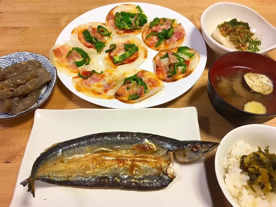 さんまの開き
餃子の皮ピザ
納豆豆腐
茄子の味噌汁
こんにゃく炒め|かおちゃんさん