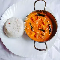 Snapdishの料理写真:Steamed rice cake 'puttu' traditional kerala(Indian state) breakfast .prawns curry ....#prawnscurry
#keralabreakfast#puttu|preetha mary thomasさん