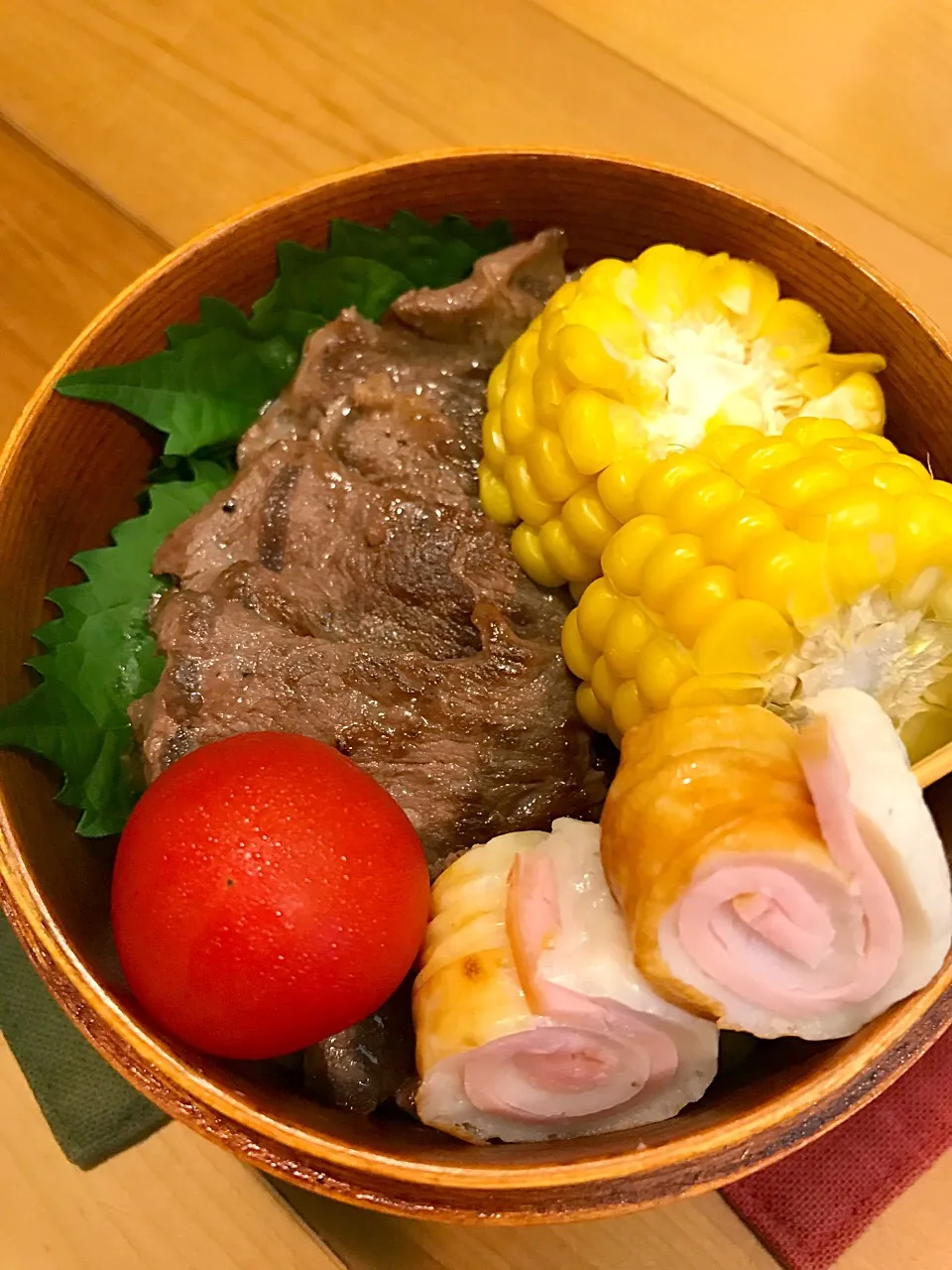 Snapdishの料理写真:パパたろ弁当🍱

ごはん
とうもろこし
ハムとちくわのぐるぐる
大葉
焼肉
ミニトマト|ひななぎさん