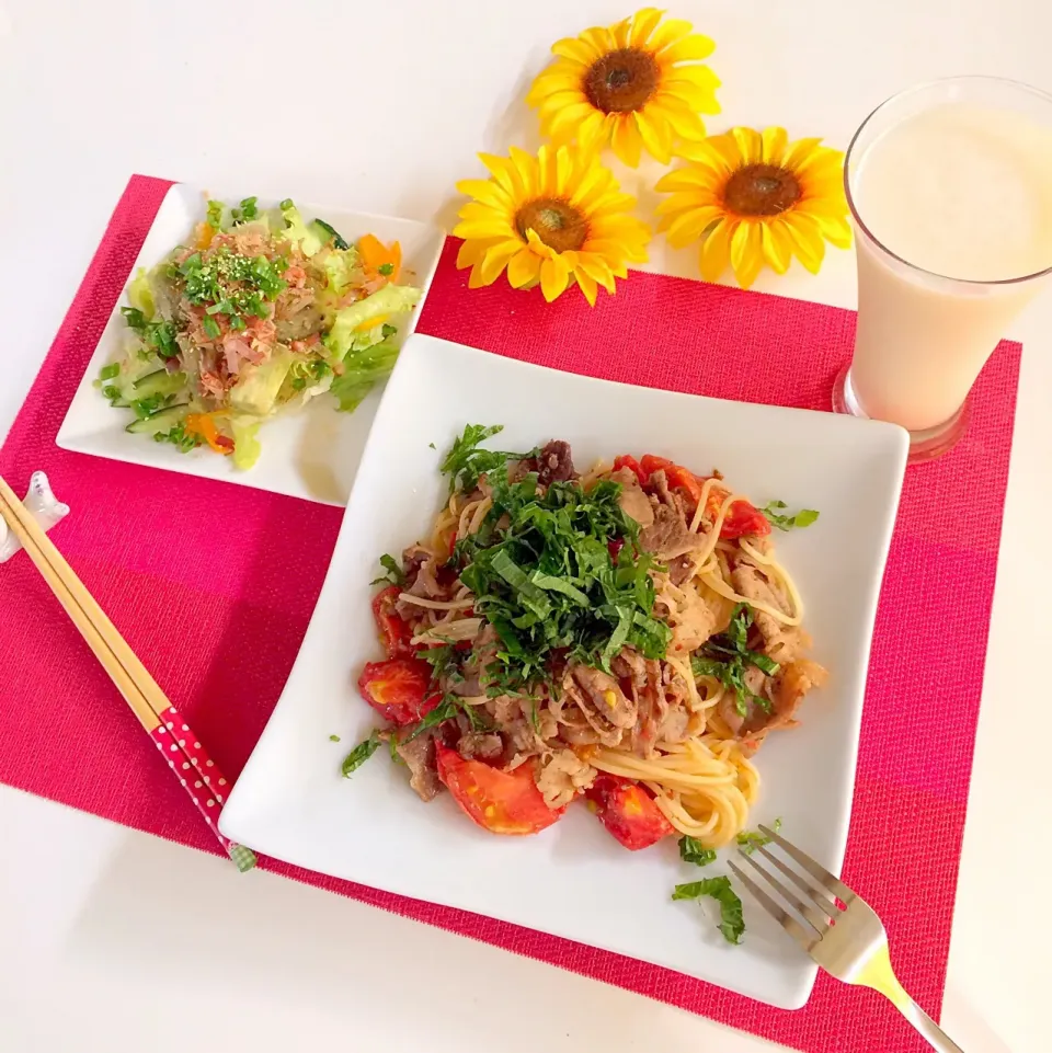 朝ごはんは勝負飯( ◠‿◠ )
エスニック風〜〜スパ😋💖🎵
焼き茄子サラダ🥗ゆずパウダーかけて旨旨〜(#^.^#)冷たい甘酒😋👍|はみちゃんさん