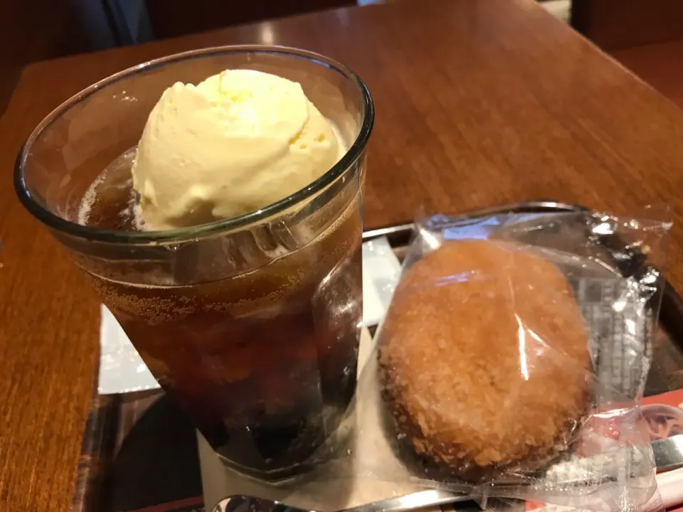 冷珈ソーダとカレーパン|手品先輩さん