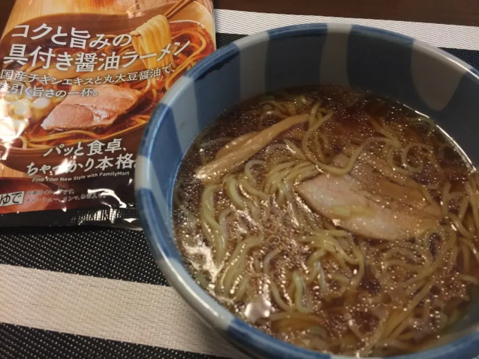 ファミマ冷凍 醤油ラーメン|愛ペガさん