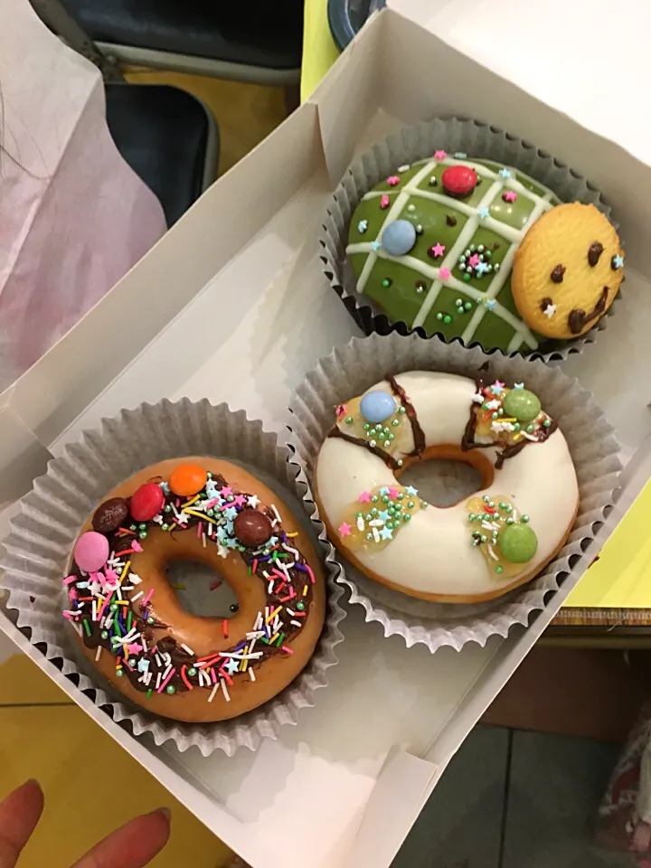 クリスピークリーム、ムスメのトッピング|momoさん