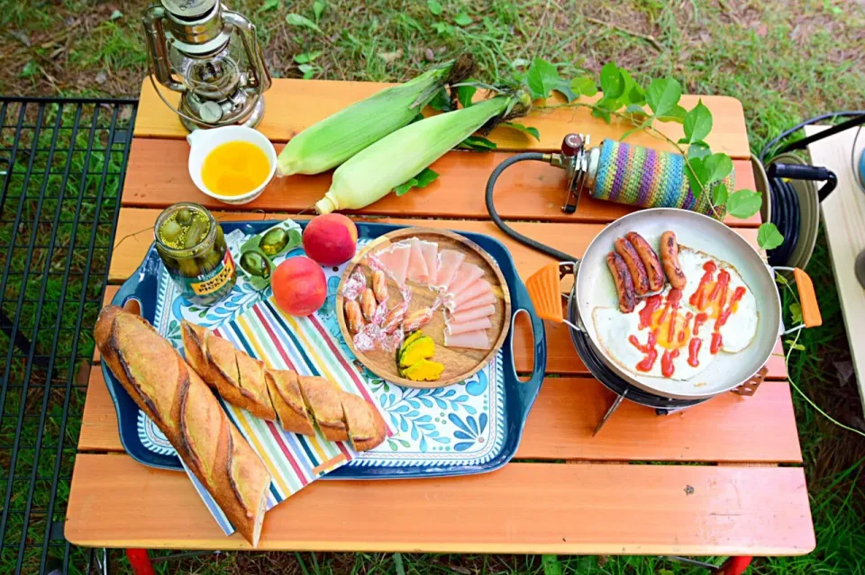 Snapdishの料理写真:キャンプ飯♪ご当地朝ごはん🌽|みっさんさん