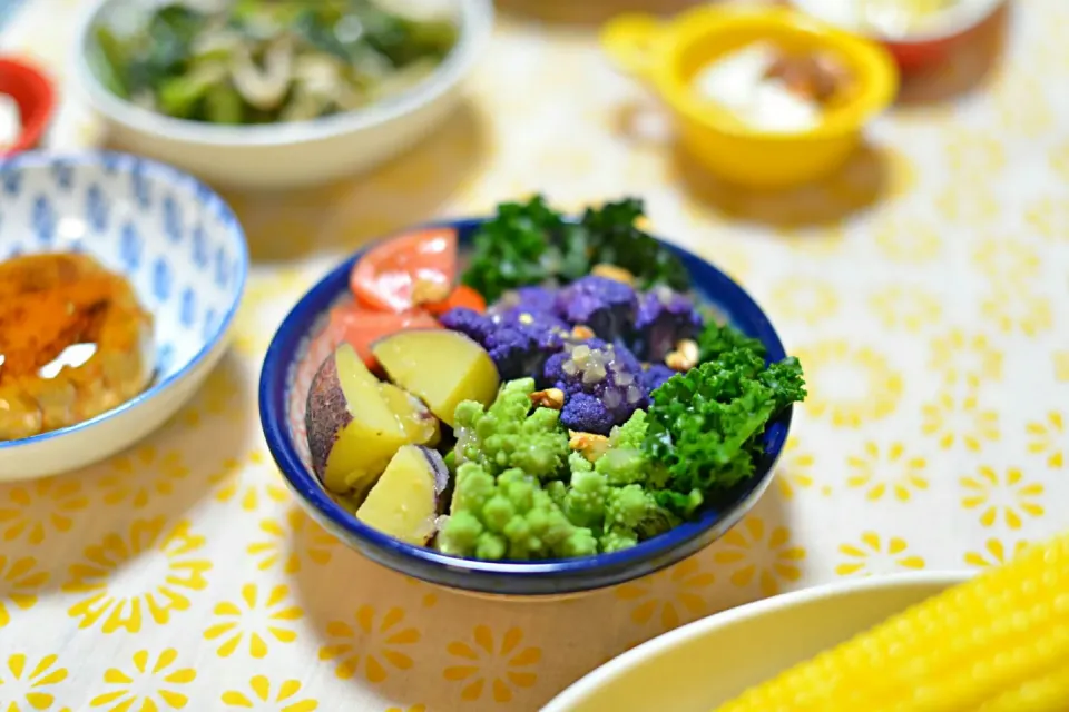 朝採り野菜で、カラフル温野菜サラダ😃🍅🍆🌽|さわ太郎さん