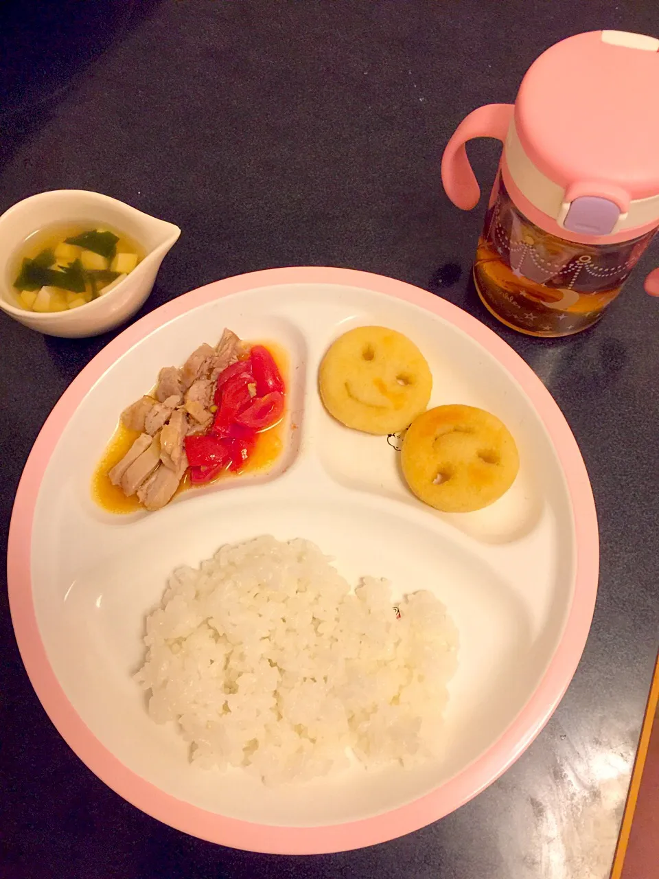 離乳食 夜
・ごはん
・鶏肉とトマトのグリル
・スマイルポテト
・豆腐とワカメのお味噌汁
・スイカ(写真なし)|ぺろたんさん