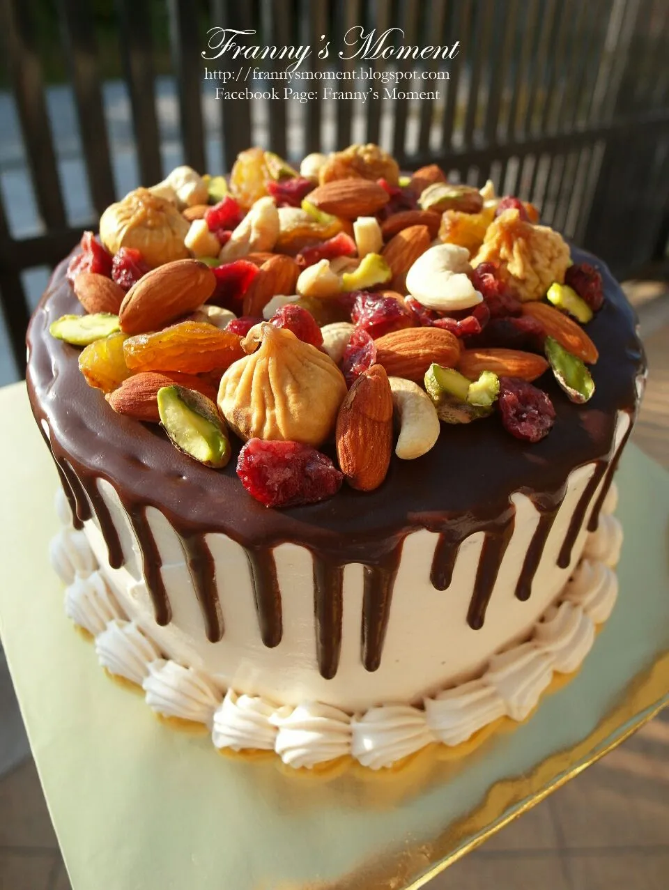 Chocolate drip  cake  with nuts and dried fruit|Frannyさん