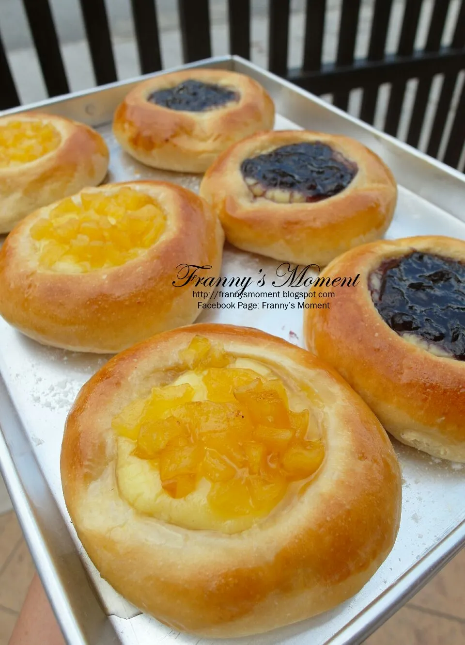 custard bun with  Apple sauce &  blueberries filling|Frannyさん