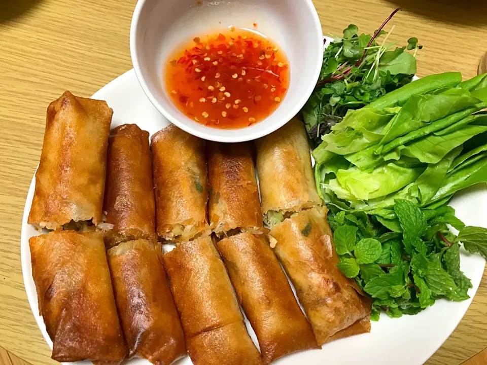 Chicken & vegetables spring rolls.|yeni kartikasariさん