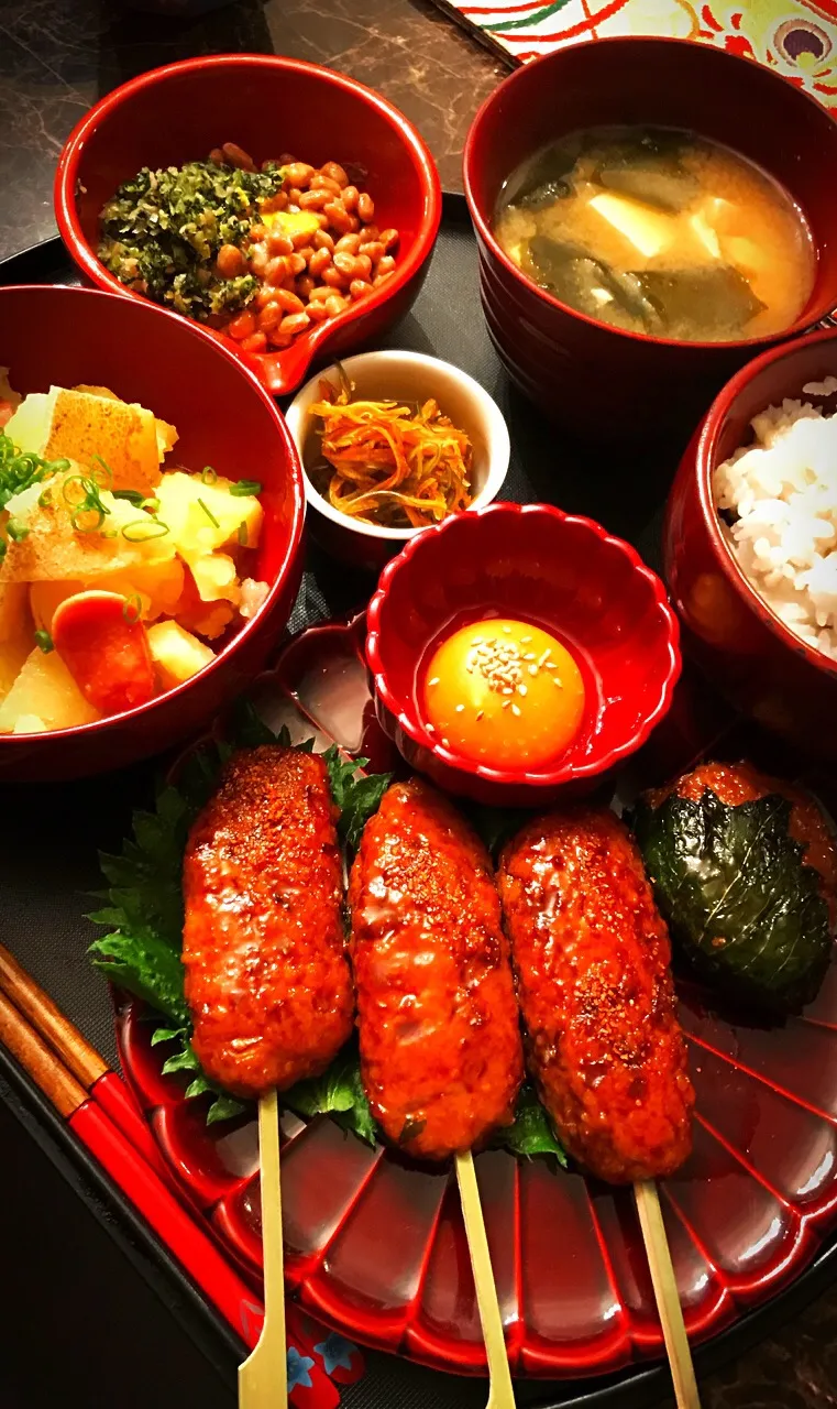 軟骨入り鶏つくね🍡定食♪。

じゃが芋とウィンナーの蒸焼♨(胡麻油とお塩だけで❣️凄~~~く美味しい)|💍ごはん🍚さん