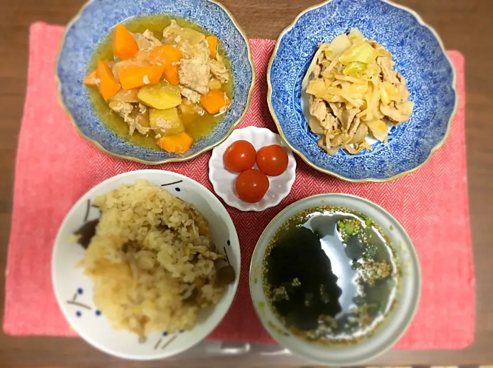 肉じゃが 野菜炒め キノコの炊き込みご飯 わかめスープ|みーぬさん