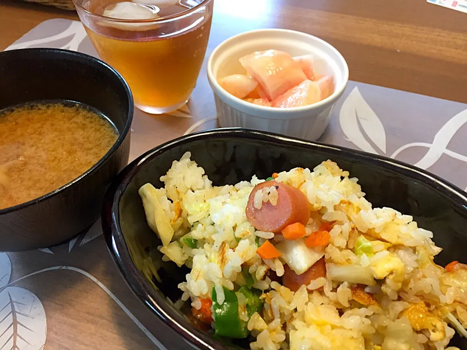 朝ごはん
冷やご飯が溜まってきたのでチャーハン、もも、豚汁|かよちゃんさん