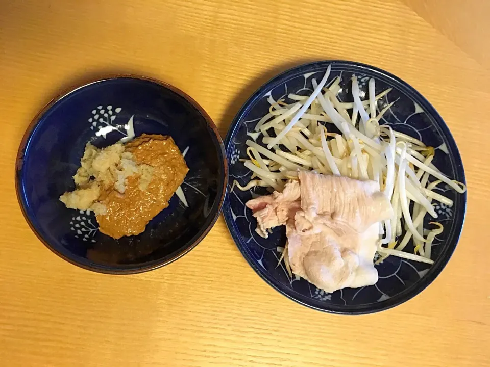 豚しゃぶ♪昨日の残り 今日は
味噌・ヨーグルト・すりごま・おろし生姜 をあえたものをつけて食べますー|後藤明美さん