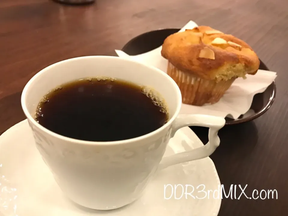 ニエフ・コーヒーでゲイシャとりんごとラムレーズンのマフィン|ddr3rdmixさん