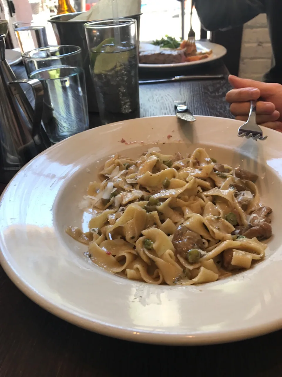 Homemade fettuccini with mushrooms|evelinaさん