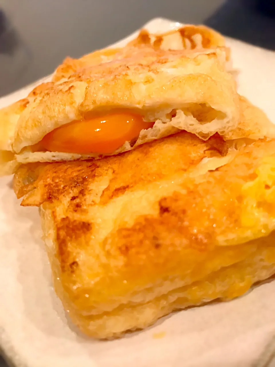 油揚げの中に卵を入れて焼いてみたよ〜！|Tomyさん