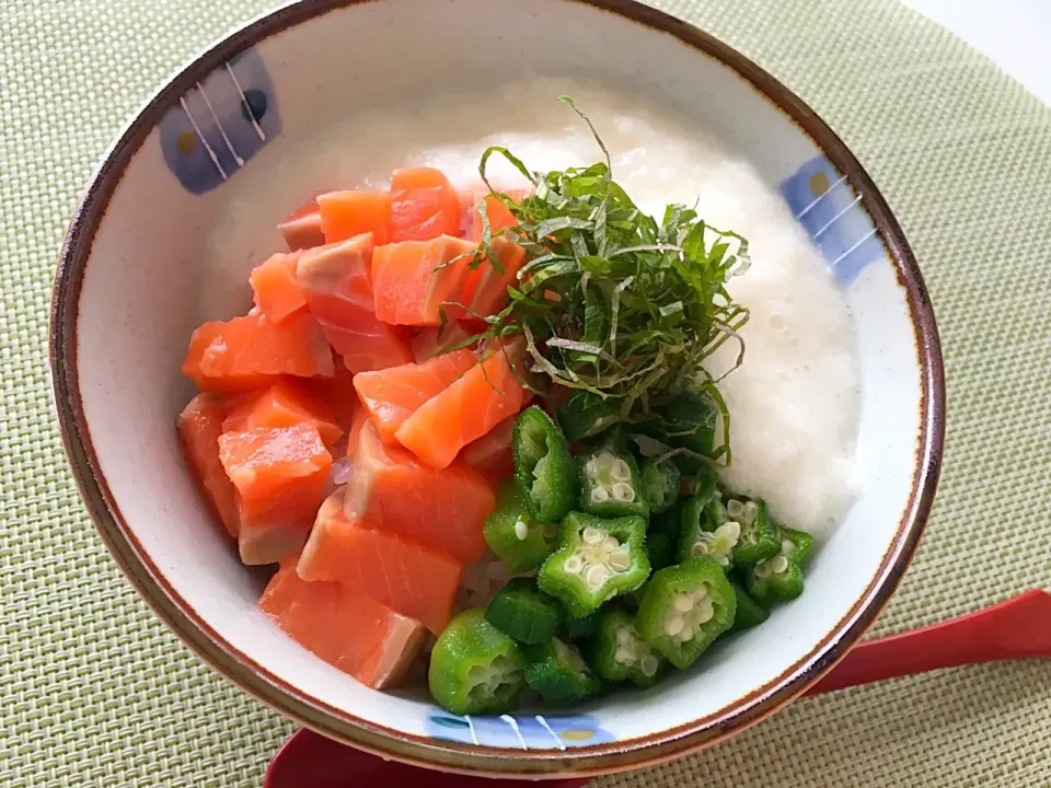 Snapdishの料理写真:サーモンとろろ丼|ずずさん